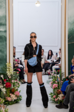 DENIM BLACK SHORT - Image 3